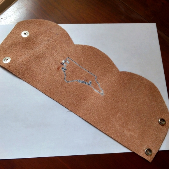 💥 CLOSET CLOSING SALE 🎉HOST PICK🎉 Genuine Leather Embroidery Glass/Cup Holder - Picture 5 of 6